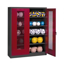 C+P Ballschrank mit Lochblech-Flügeltüren (Typ 3), HxBxT 195x150x50 cm, Ergo-Lock Muldengriff, Rubinrot (RAL 3003), Anthrazit (RAL 7021), Einzelschließung