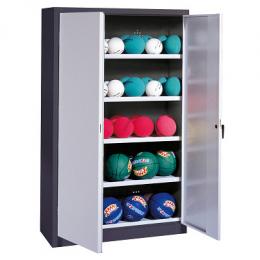 C+P Ballschrank mit Vollblech-Flügeltüren (Typ 3), HxBxT 195x150x50 cm, Lichtgrau (RAL 7035), Ergo-Lock Muldengriff, Anthrazit (RAL 7021), Gleichschließung