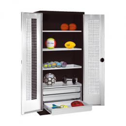 C+P Sportgeräteschrank mit Schubladen und Lochblech-Flügeltüren (Typ 4),  HxBxT 195x120x50 cm, Lichtgrau (RAL 7035), Ergo-Lock Muldengriff, Anthrazit (RAL 7021), Einzelschließung